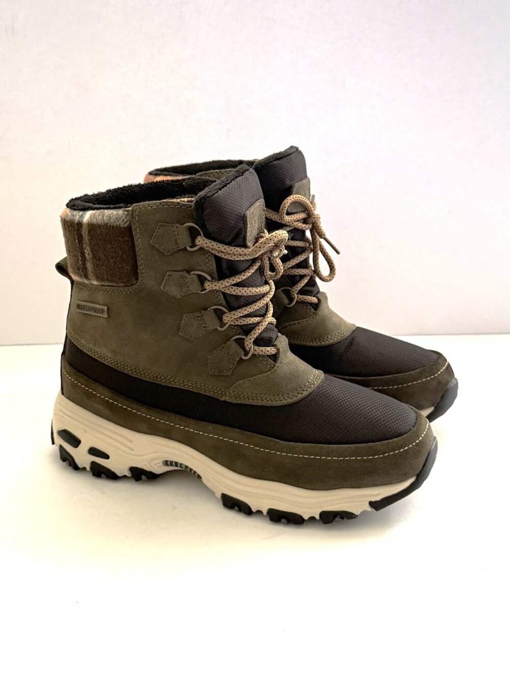 Skechers Women's D'Lites Mid Hiker Snow Boots 9.5 Olive Waterproof NWOB